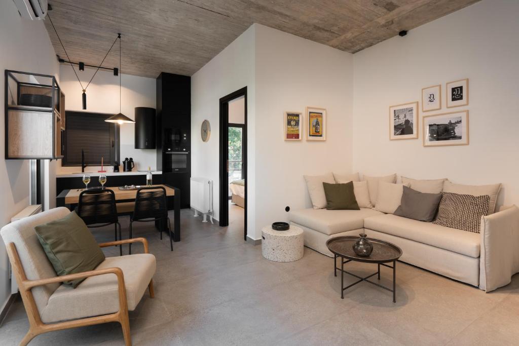 Three-Apartment Building with Rooftop access - Acropolis View photo 2