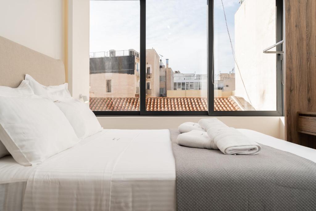 Bright & Stylish Flat on Ermou — photo 1