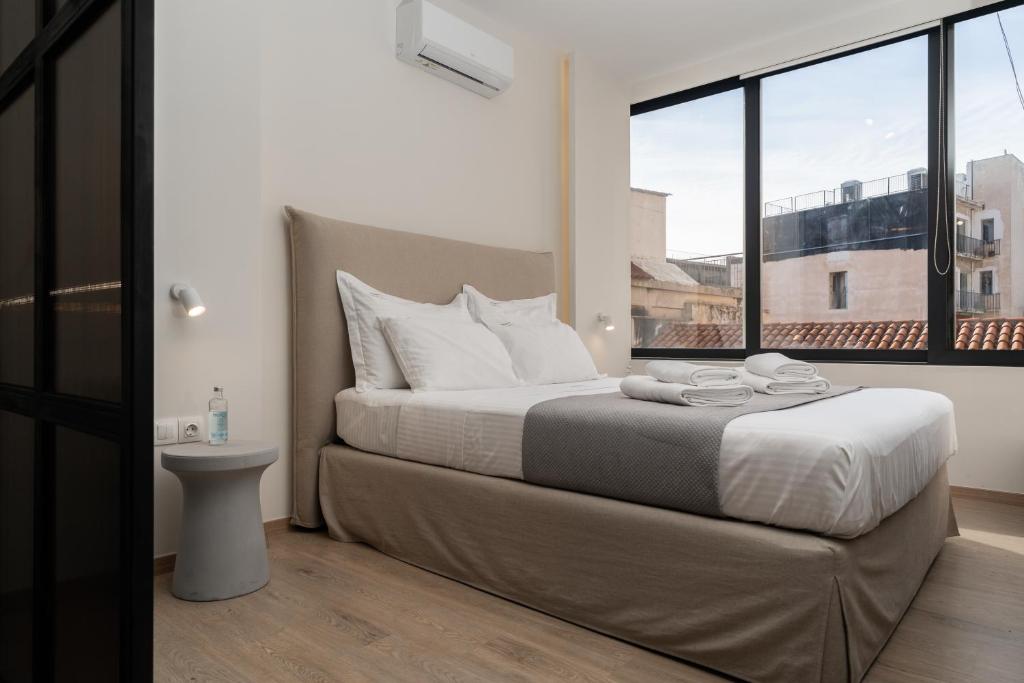 Bright & Stylish Flat on Ermou photo 2