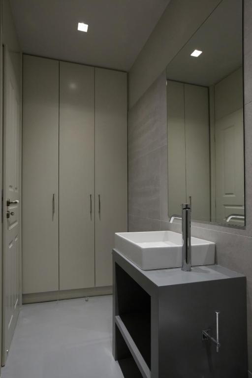 Sophisticated apartment in Syntagma by GHH photo 3