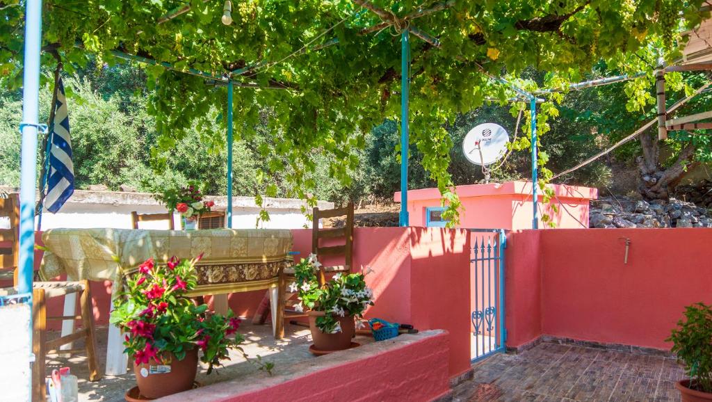 Booking.com: Hotels in Palaiochóra. Book your hotel now! — photo 1