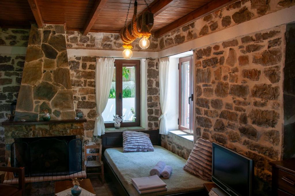 Stone gem with 2 bedrooms at the Mountain photo 2