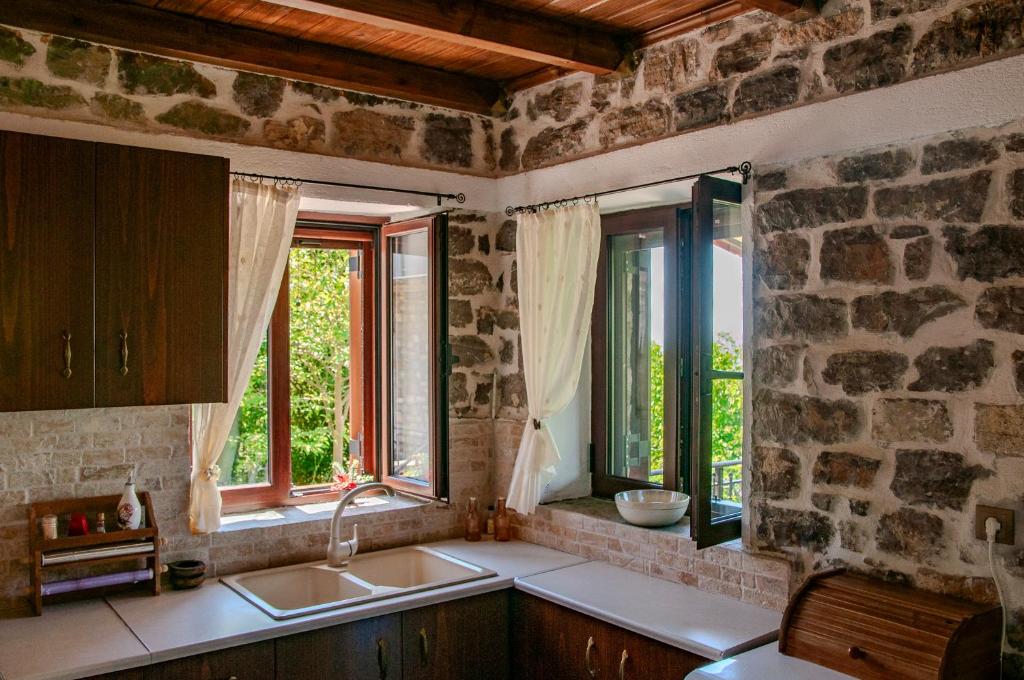 Stone gem with 2 bedrooms at the Mountain photo 3