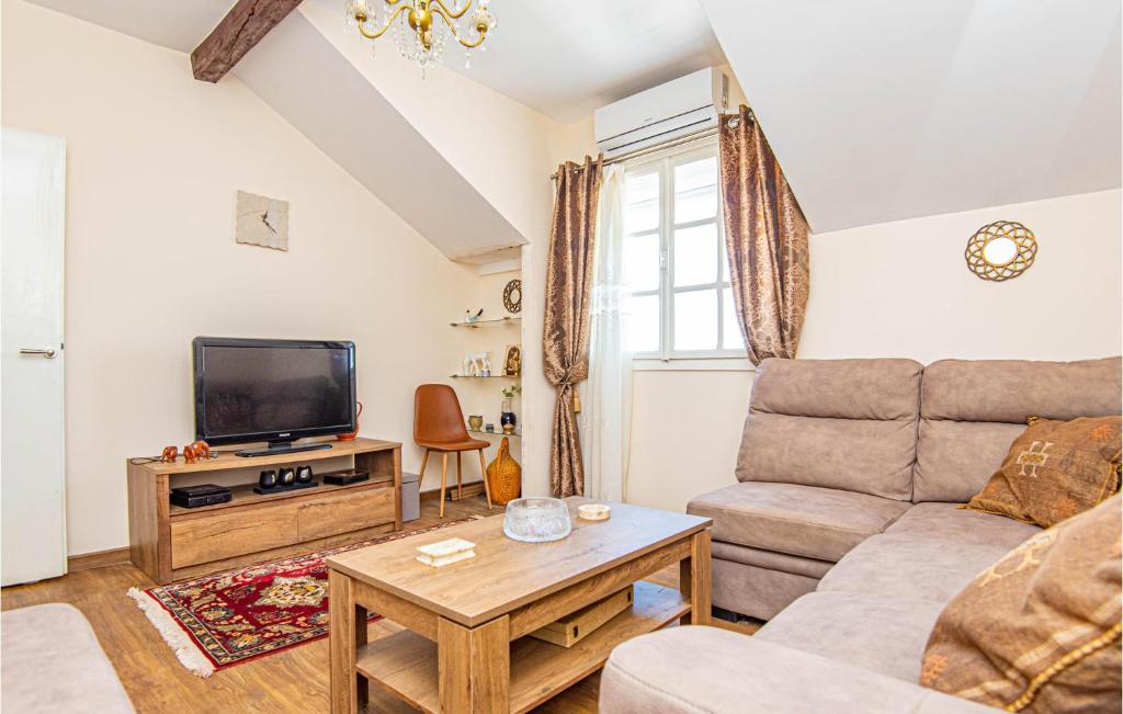 5 Bedroom Lovely Apartment In Raslina photo 3