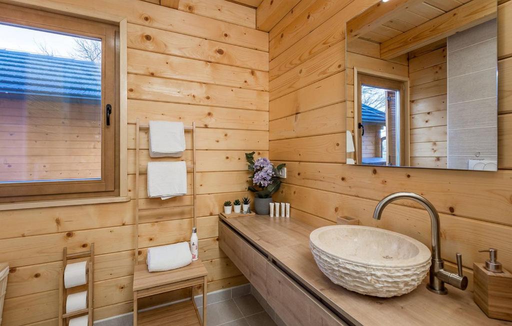 V's place - wooden house with heated pool and outdoor sauna photo 3