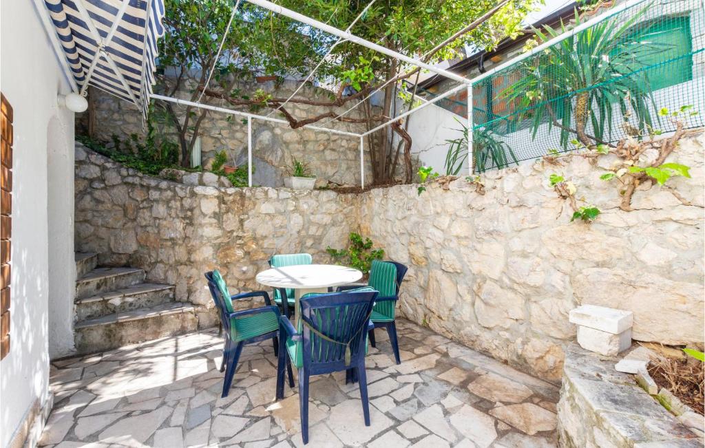 Cozy Apartment In Lokva Rogoznica With Wifi photo 2