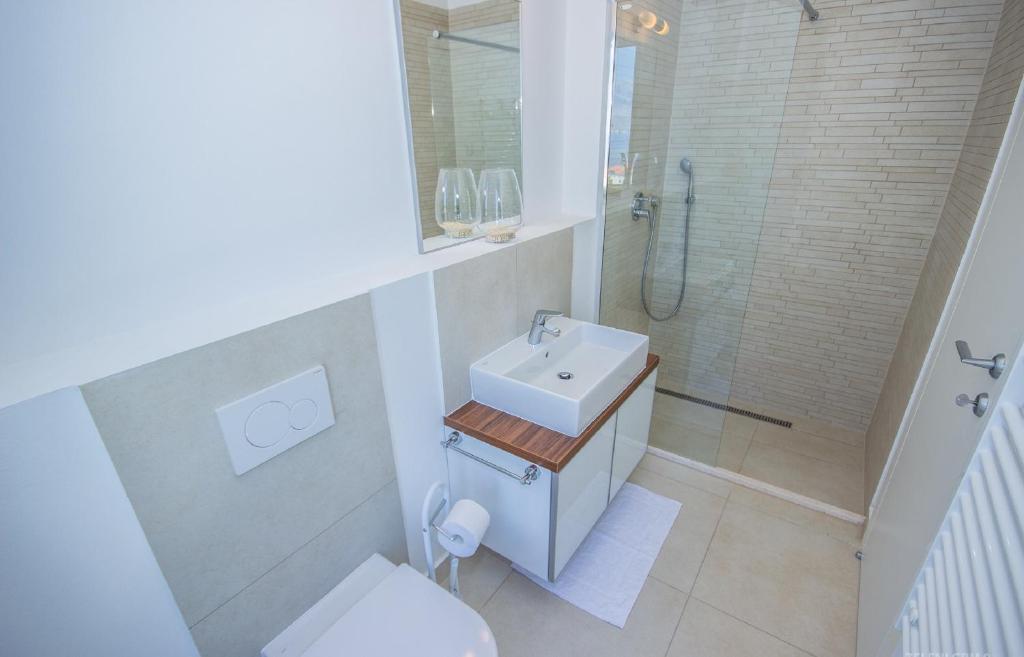 Villa Oleander by Domus Mirus - Rooftop Cinema & Pool & 6min Walk to Beach photo 3