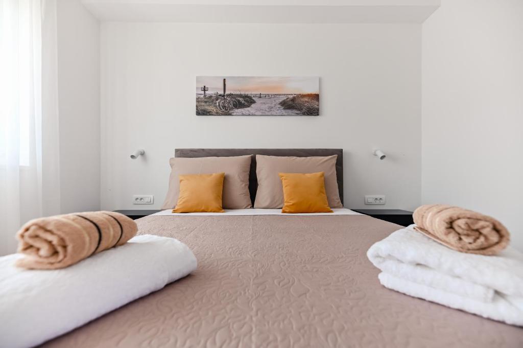 Sunset apartments photo 2