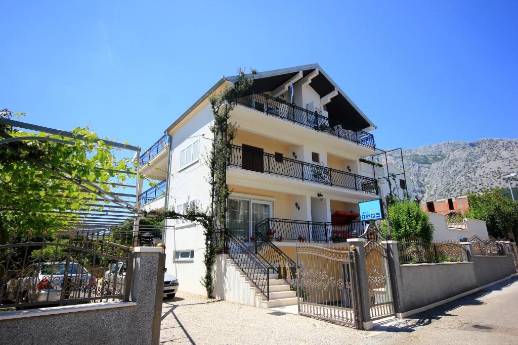 Apartments with parking space Orebic — photo 1