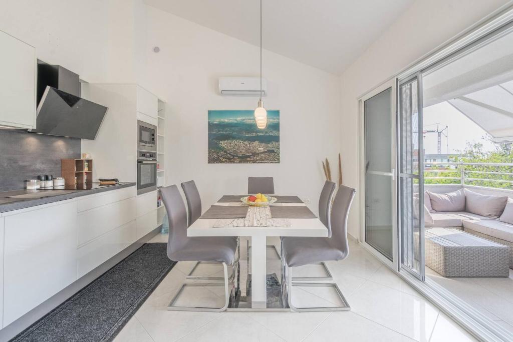 MY DALMATIA - Sea view apartment Privlaka with free private parking photo 2