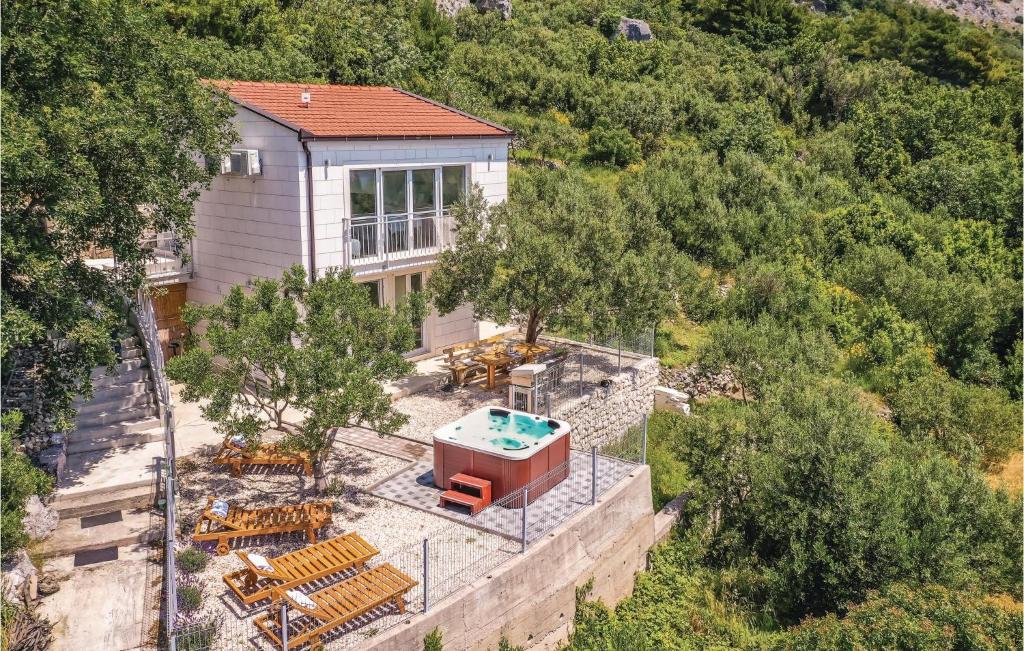 Two-Bedroom Holiday Home In Podgora photo 2