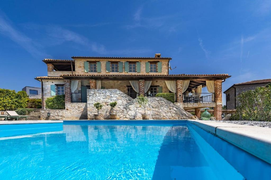 Rustic villa Amyra with pool and grill in Porec — photo 1