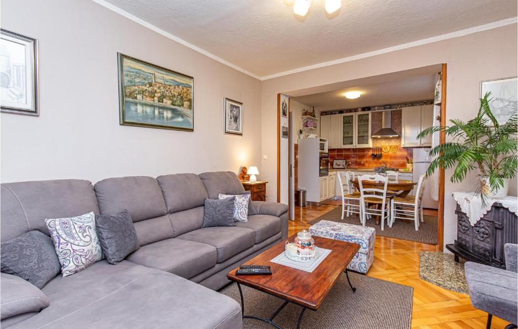 Cozy Apartment In Novi Vinodolski With Wifi photo 2