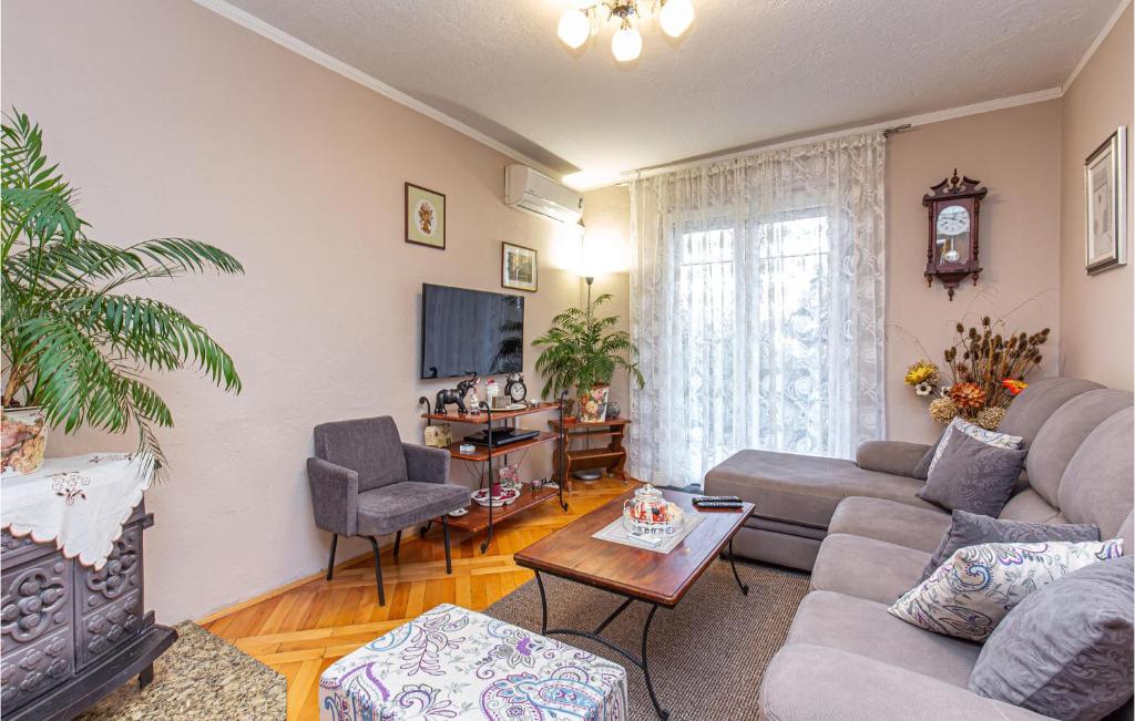 Cozy Apartment In Novi Vinodolski With Wifi photo 3