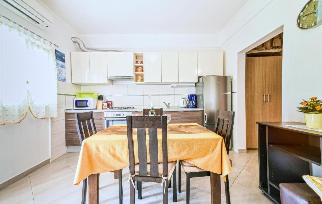 1 Bedroom Awesome Apartment In Kustici photo 2
