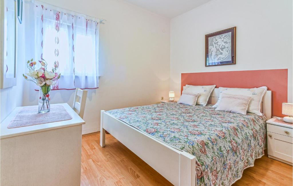1 Bedroom Awesome Apartment In Kustici photo 3