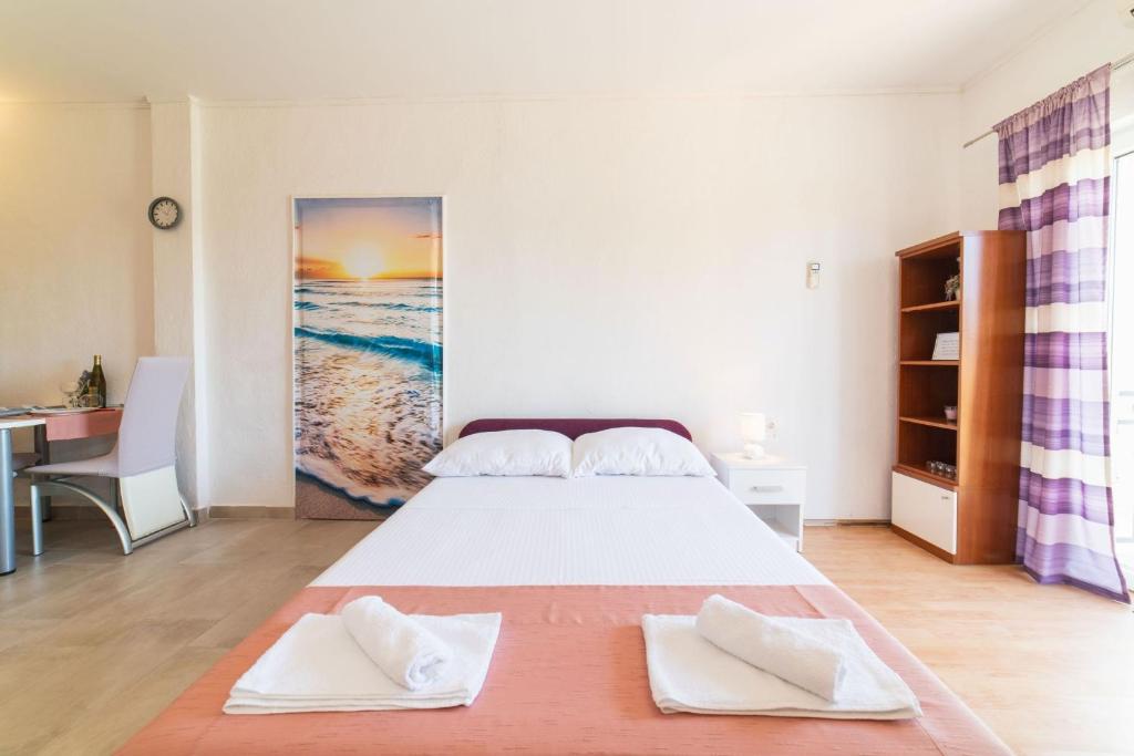 Tranquil and Stylish Apartment Kastel Novi — photo 1