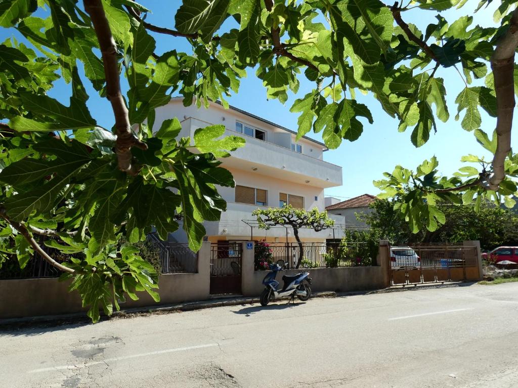 Apartments with parking space Vinisce — photo 1