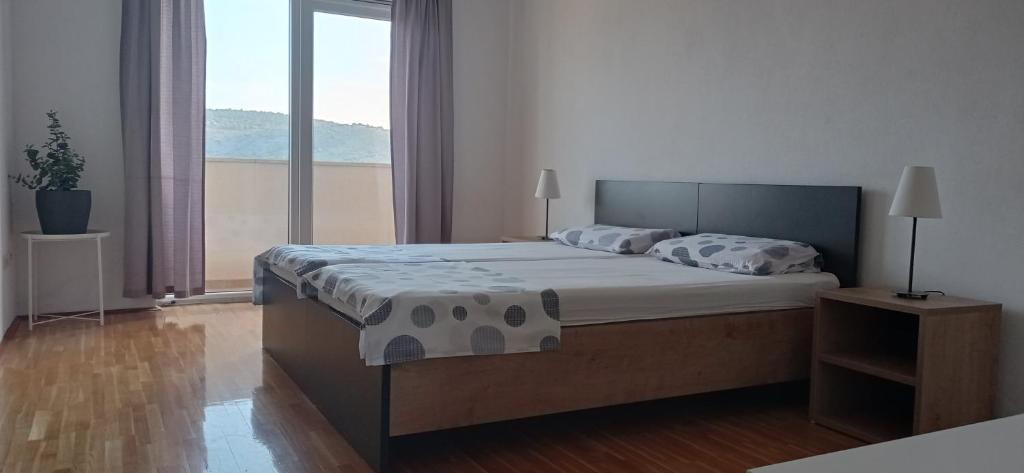 Studio apartment with balcony photo 2