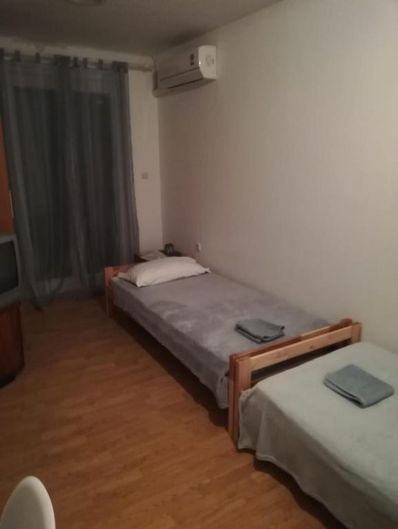 Seaside apartments with a swimming pool Pag - 17752 photo 2