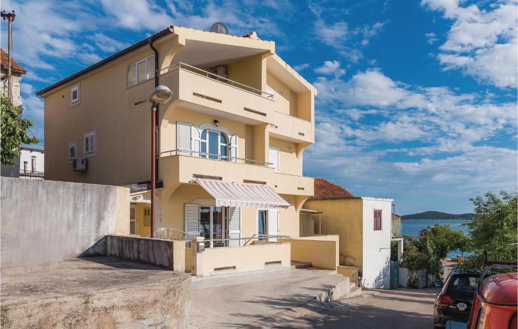 Three-Bedroom Holiday Home In Sibenik photo 3