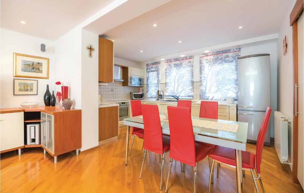 Cozy Apartment In Rijeka With Kitchen photo 2