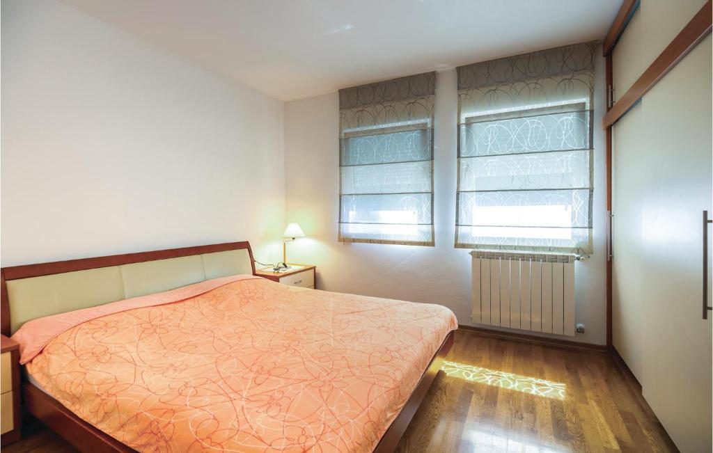 Cozy Apartment In Rijeka With Kitchen photo 3