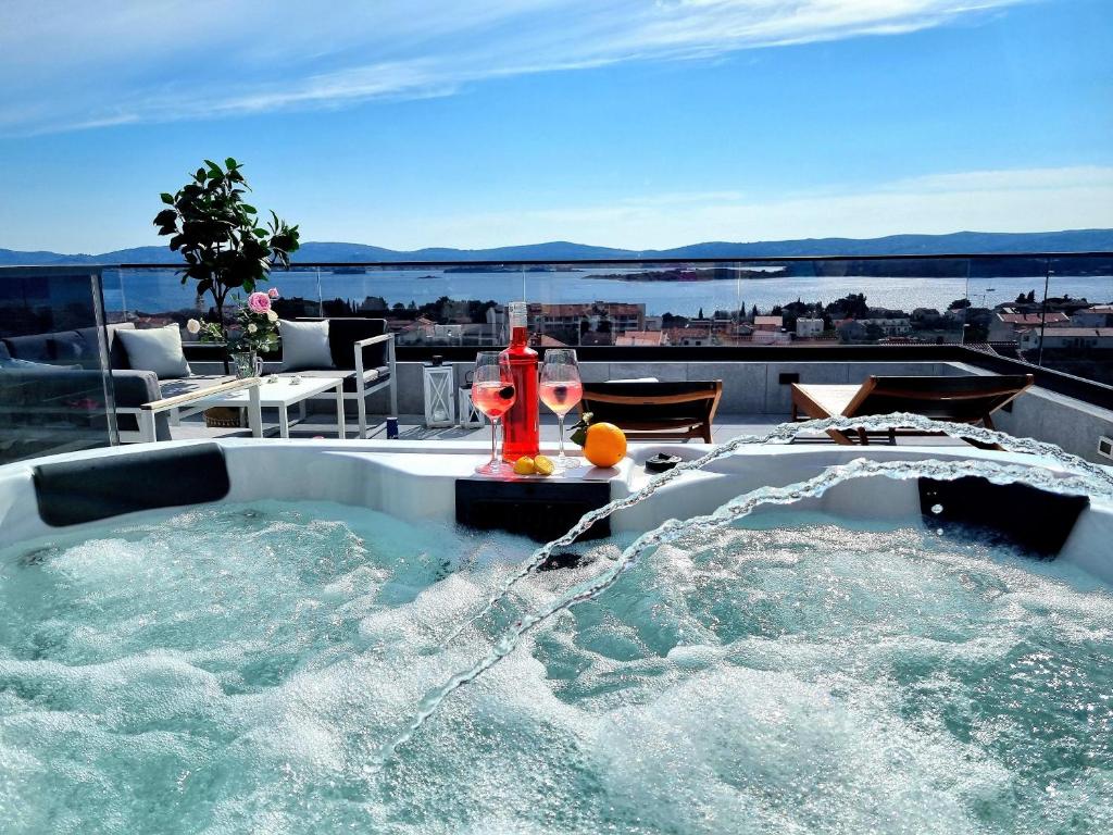 SEAVIEW — photo 1