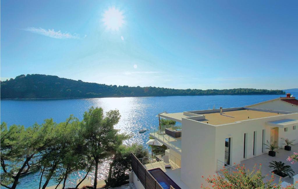 Six-Bedroom Holiday Home In Karbuni — photo 1