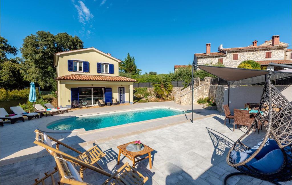 2 Bedroom Cozy Home In Vlasici - Krsan photo 2