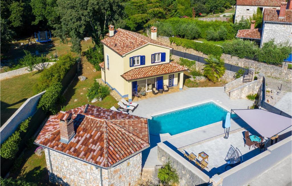 2 Bedroom Cozy Home In Vlasici - Krsan photo 3