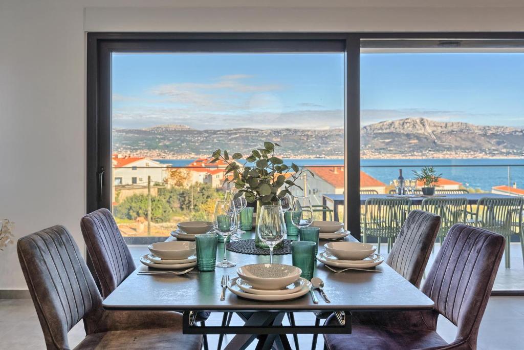 The Lookout Liveli - Premium Sea-View Apartment — photo 1