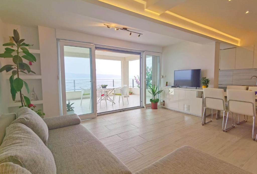 The penthouse apartment photo 2