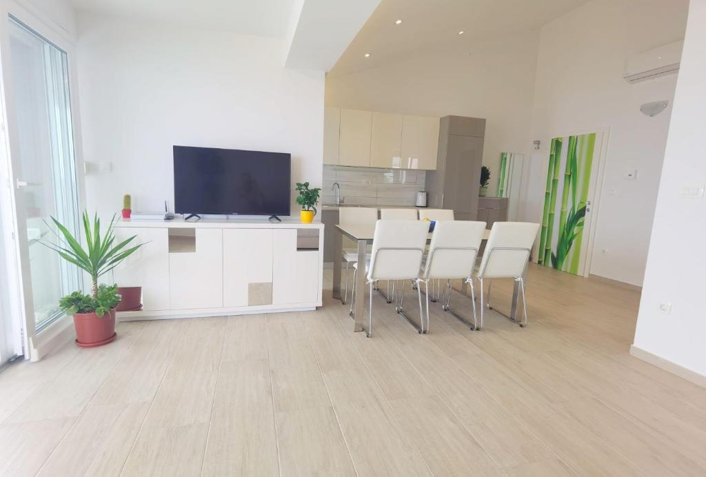 The penthouse apartment photo 3