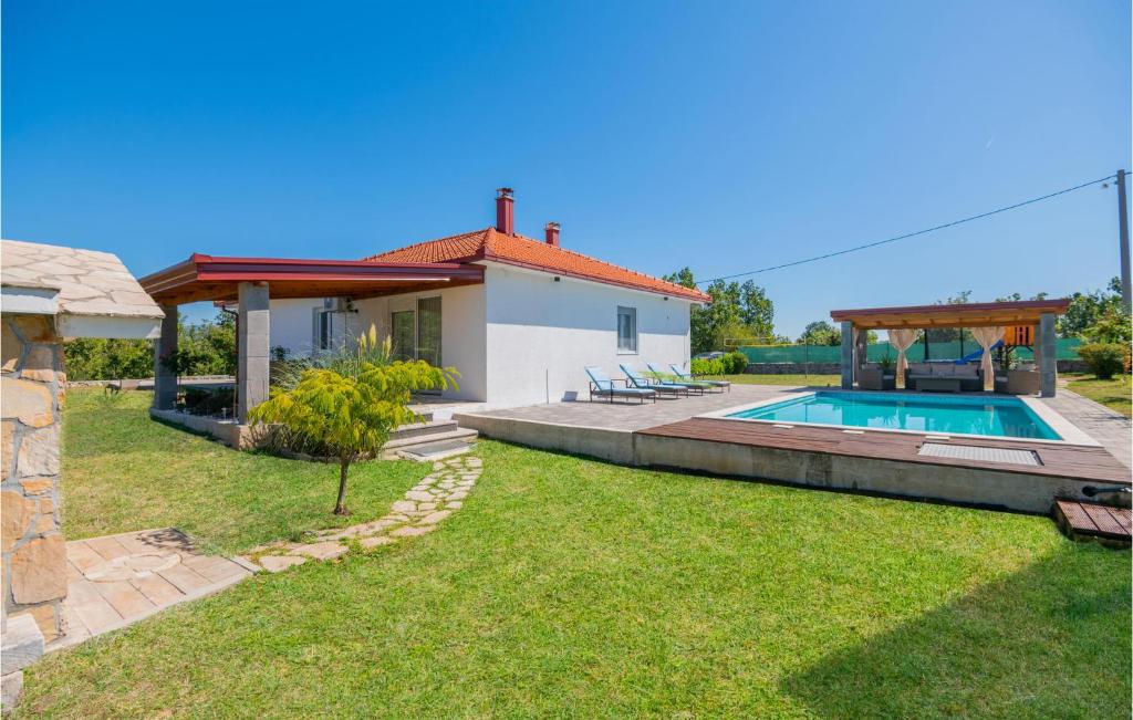 Three-Bedroom Holiday Home In Vinjani Gornji — photo 1