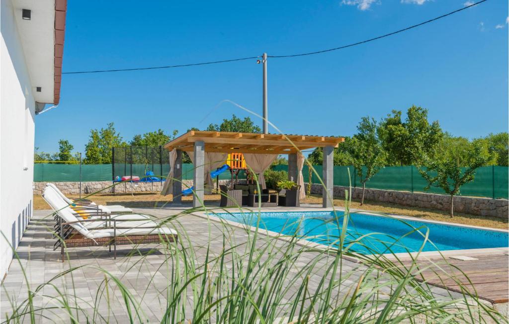 Three-Bedroom Holiday Home In Vinjani Gornji photo 3