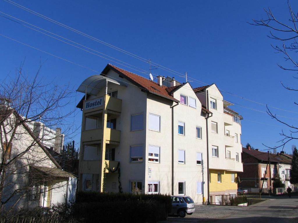 Apartments and rooms with WiFi Zagreb - 15959 — photo 1