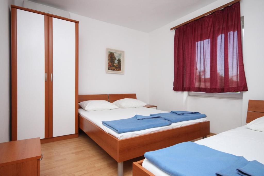 Apartments by the sea Metajna photo 2