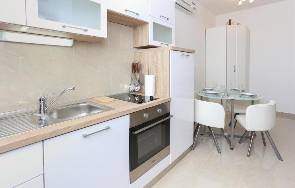 Studio Apartment In Solin photo 3