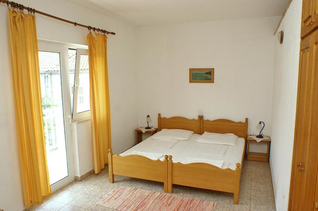 Studio Zuljana 4576b photo 2