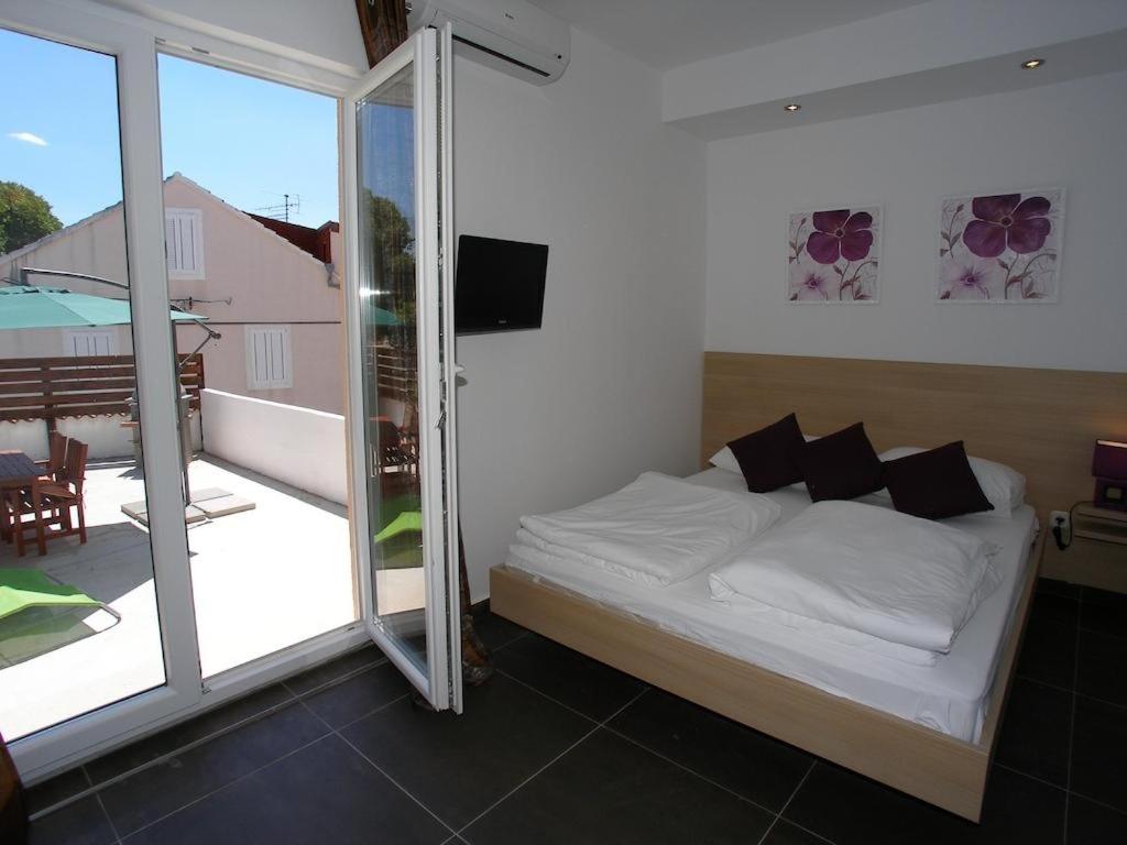 Studio apartment in Vodice with terrace photo 2