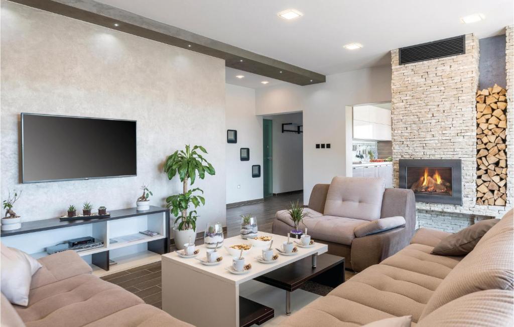Cozy Home In Galizana With Kitchen photo 2