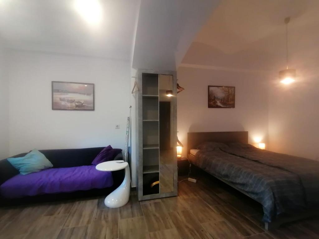 ZAGREB 2 Botanical Garden Budget Apartment — photo 1