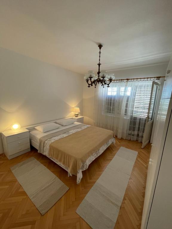 Spacious retro 3-bedroom home 130m2 in Zadar — photo 1