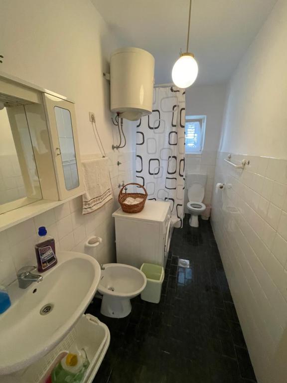 Spacious retro 3-bedroom home 130m2 in Zadar photo 3