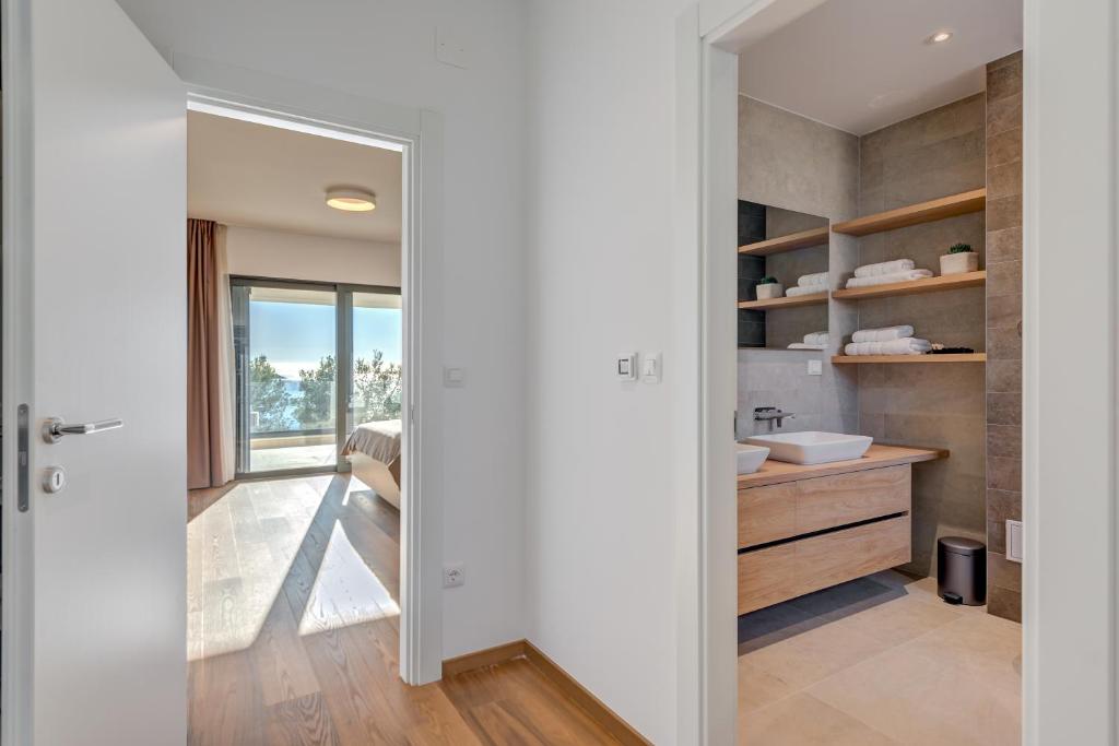 Sea Bliss Luxury Villa - Sevid photo 3