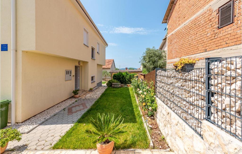 Awesome Apartment In Zadar With Wifi photo 2