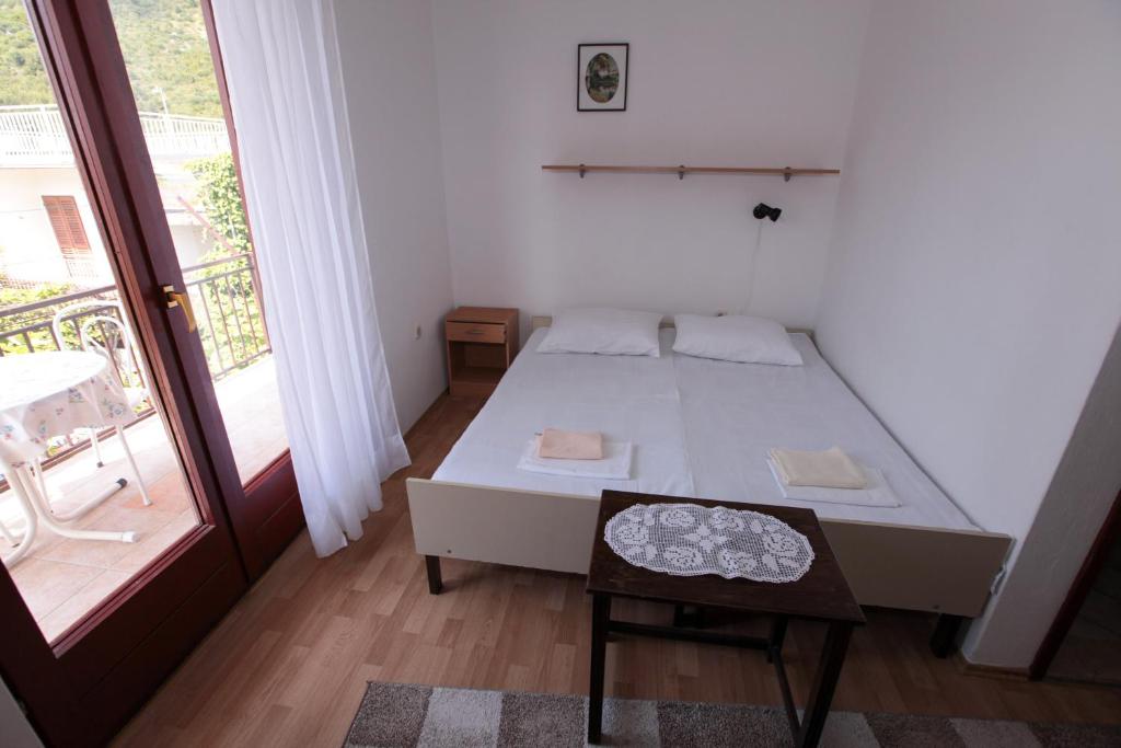 Apartments Adna photo 2