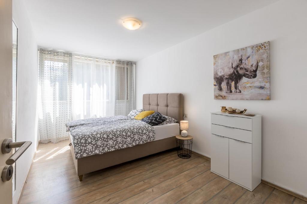 Sunny City Apartment photo 2