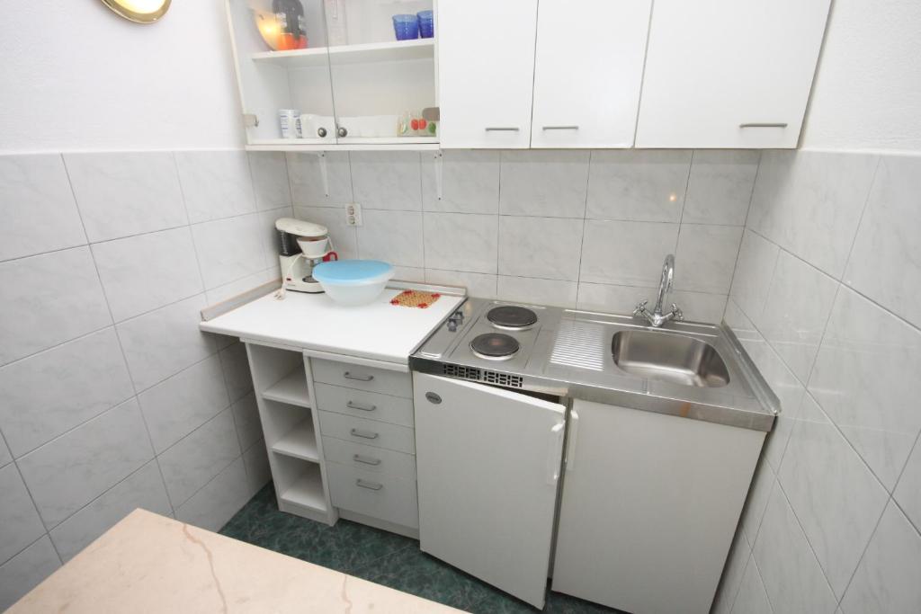 Apartments with parking space Makarska - 9696 photo 3